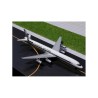 Universal Airlines DC-8-61CF GeminiJets 1:400 w biało-czarnym malowaniu, klasyczny szerokokadłubowy die-cast.