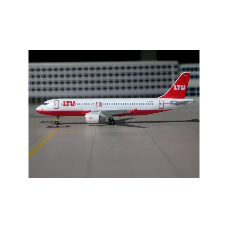 Model redukcyjny Airbus A320, skala 1:500, malowanie LTU International Airways.