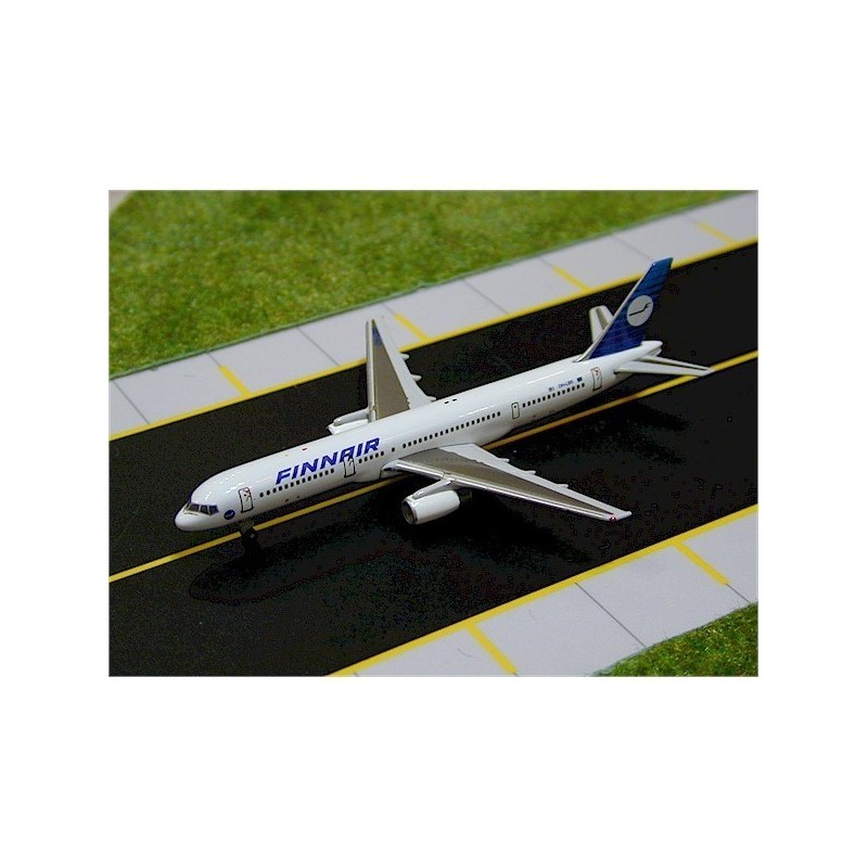 Model redukcyjny Boeing 757-200 Finnair, skala 1:500, StarJets. Biały kadłub, niebieski ogon i napis Finnair.