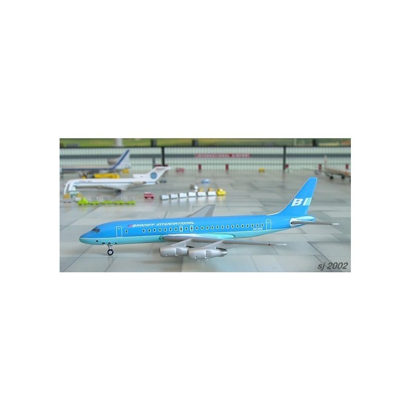 Model samolotu DC-8-50 Braniff International, skala 1:200, malowanie niebieskie.