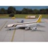Model redukcyjny Boeing 707-300C Sudan Airways, skala 1:500. Biały kadłub, żółto-czarne detale, logo linii lotniczej.