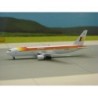 Model redukcyjny Boeing 767-300 Iberia, skala 1:500, 500 Inflight. Biały kadłub z czerwono-żółtą linią i logo Iberii.