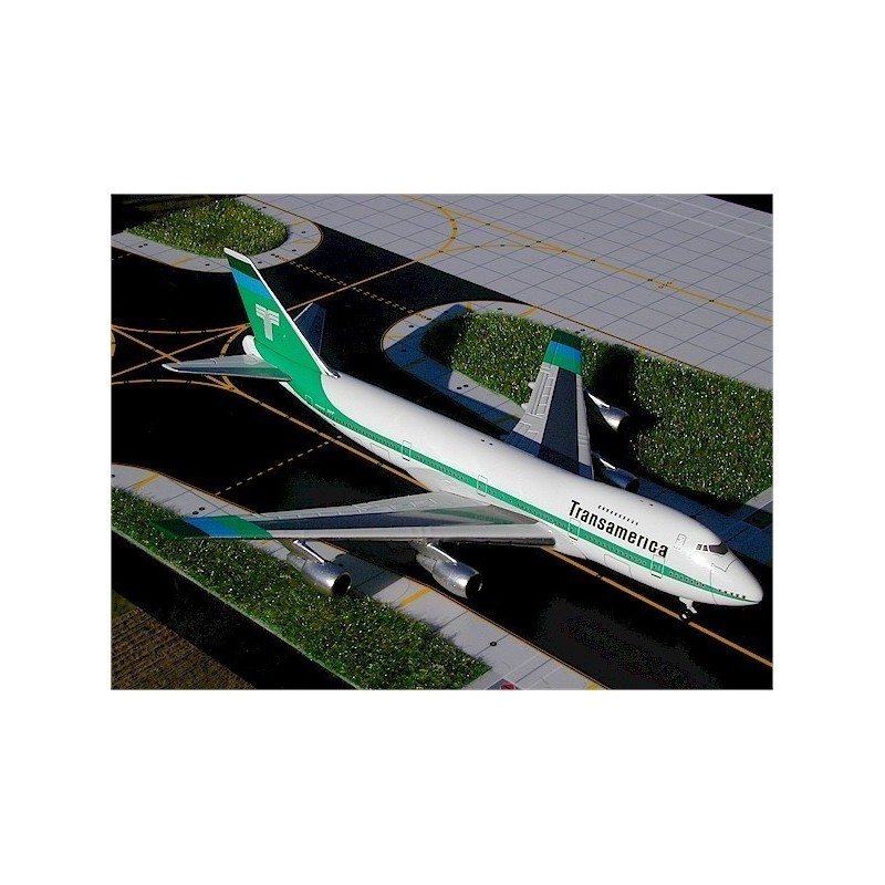 Model samolotu Boeing 747-200, skala 1:400, Gemini Jets. Malowanie Transamerica Airlines, biało-zielone.