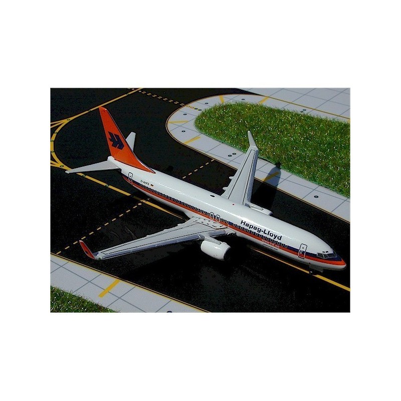 Model Boeing 737-800, skala 1:400, Hapag-Lloyd, biały z pomarańczowymi akcentami.