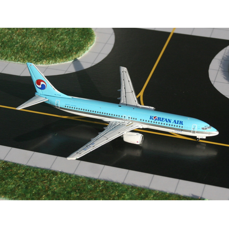 Model redukcyjny Boeing 737-900, skala 1:400, Korean Air, malowanie niebieskie z logo.