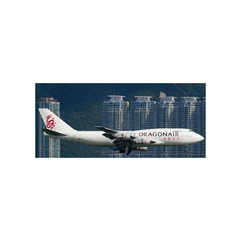 Model redukcyjny Boeing 747-300, skala 1:400, Dragonair Cargo, białe malowanie z czerwonymi detalami.