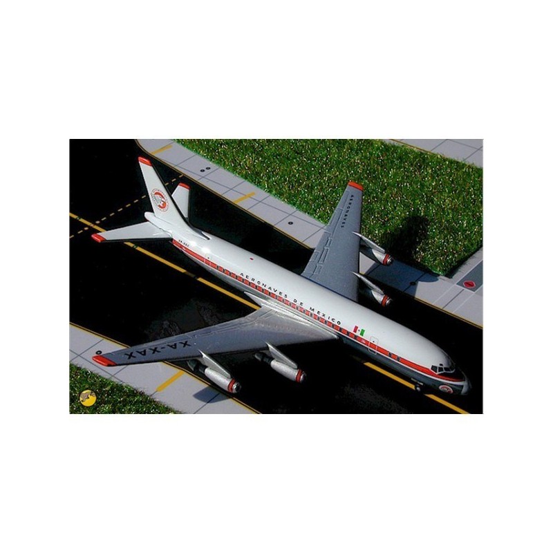 Model samolotu Douglas DC-8-21 Aeronaves de Mexico, skala 1:400, GeminiJets. Biały kadłub z czerwonymi akcentami i logo linii lo