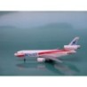 Model samolotu McDonnell Douglas DC-10-10 Novair, skala 1:400, biały z czerwonymi i niebieskimi detalami.