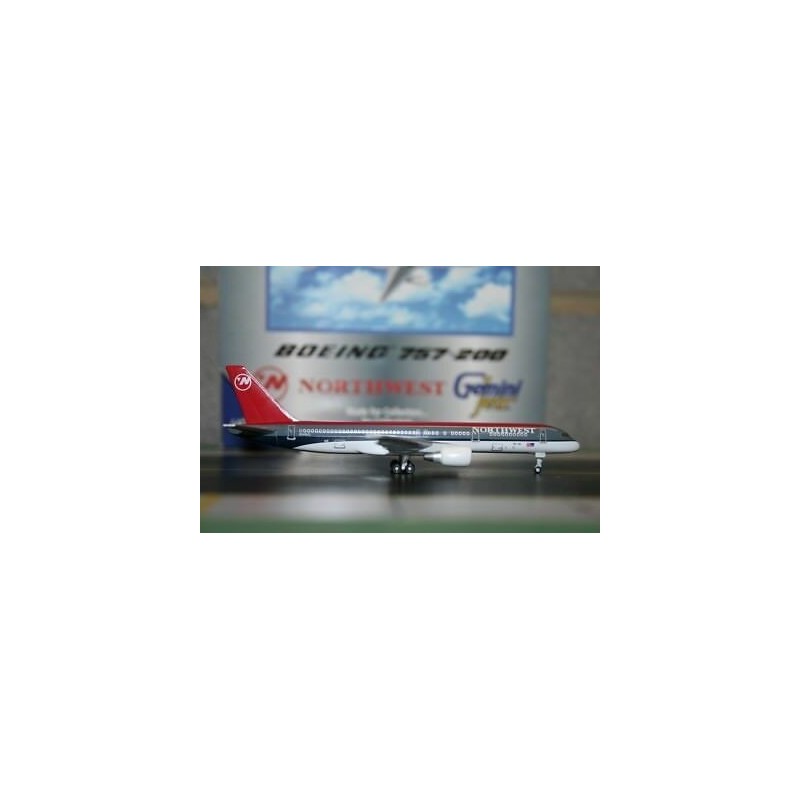 Model samolotu Boeing 757-200 Northwest Airlines, skala 1:400, z szczegółowymi detalami i malowaniem linii lotniczej Northwest.