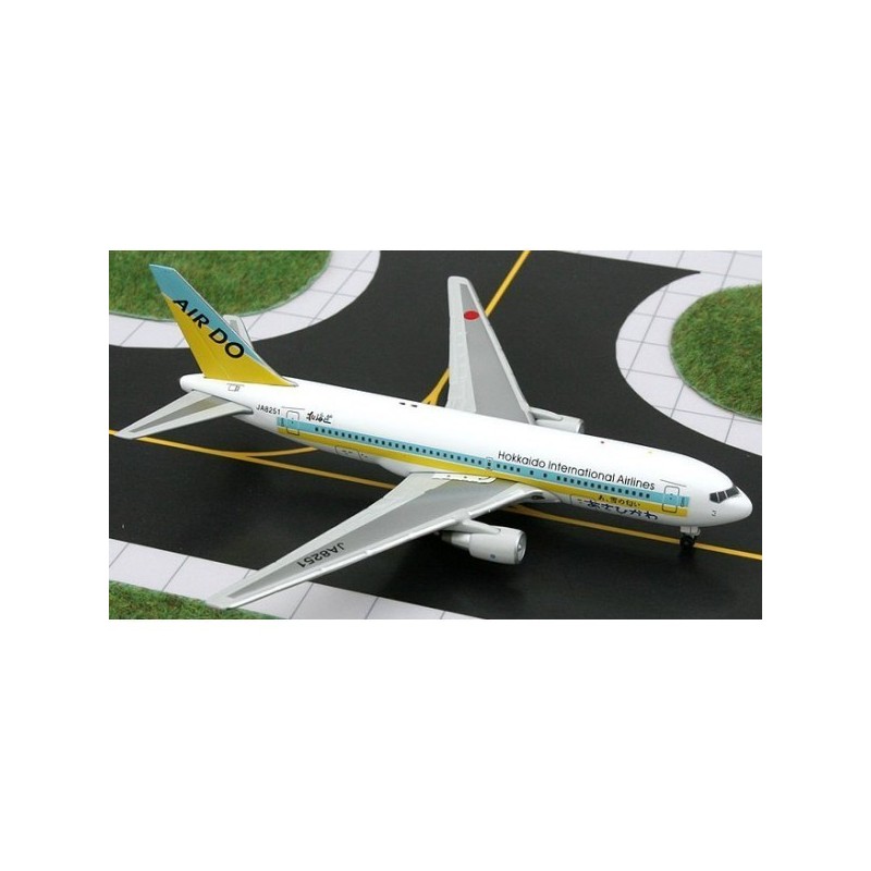 Model redukcyjny Boeing 767-200 Air Do, skala 1:400. Malowanie Hokkaido International Airlines, detale logo i oznaczenia.