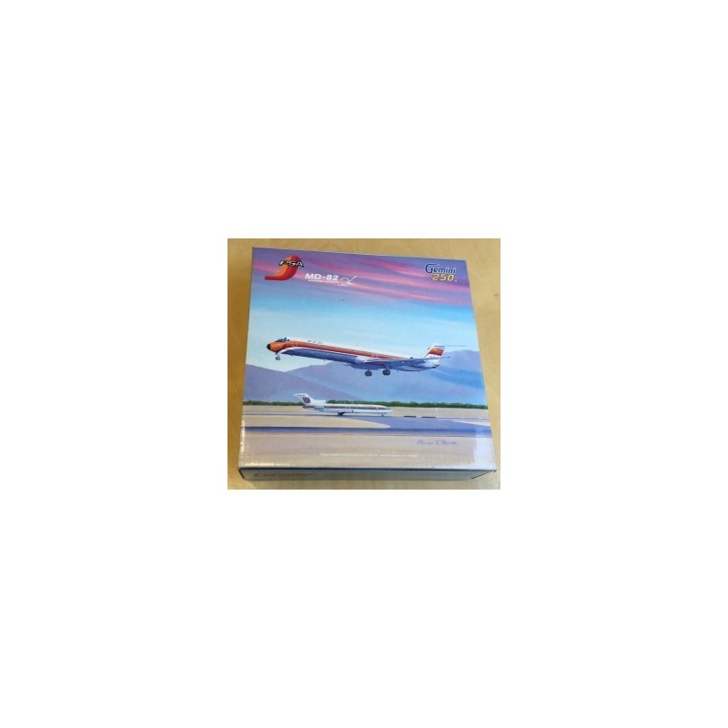 Model McDonnell Douglas MD-82, skala 1:250, Gemini. Malowanie PSA, wysuwane podwozie.
