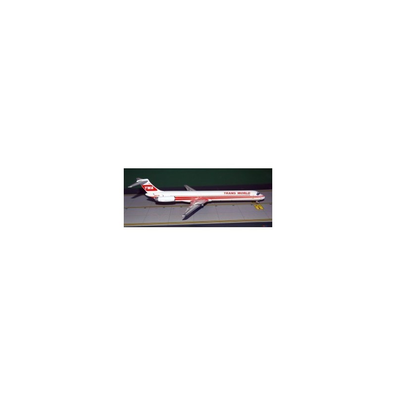 McDonnell Douglas MD-82 TWA, skala 1:250. Białe i czerwone malowanie, logo TWA, wysuwające się podwozie.