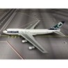 Model samolotu Boeing 747-300, skala 1:400, GeminiJets. Biały kadłub, logo Corsair, zielono-białe elementy na ogonie.