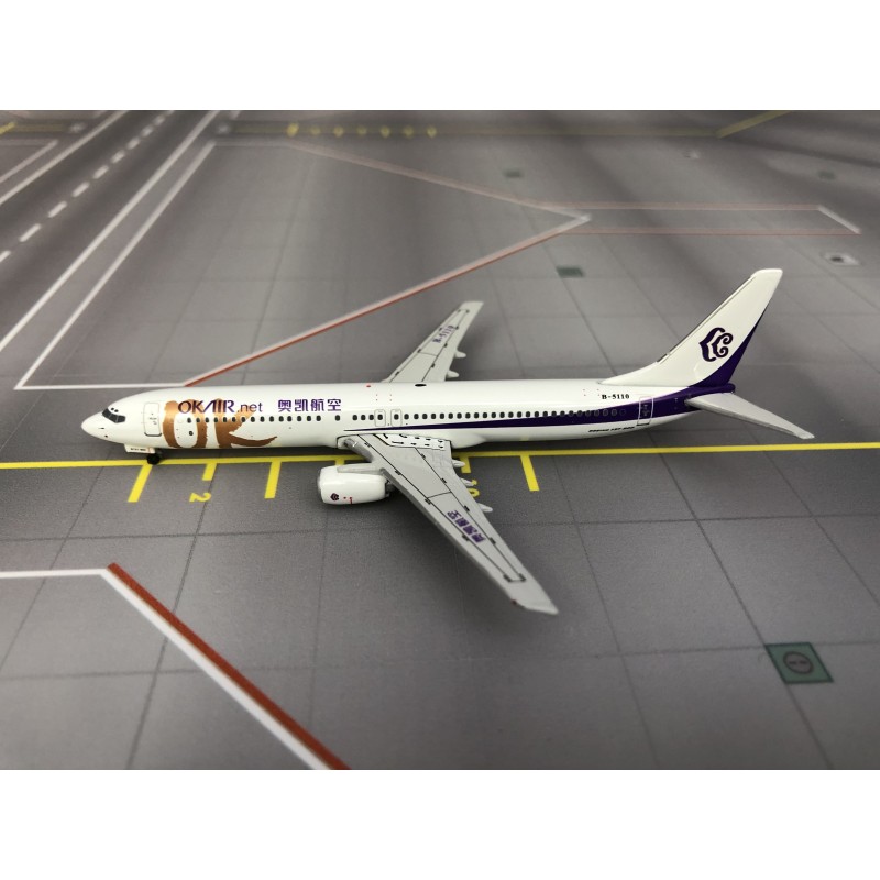 Model samolotu Boeing 737-900, skala 1:400, Phoenix. Malowanie OK Air.