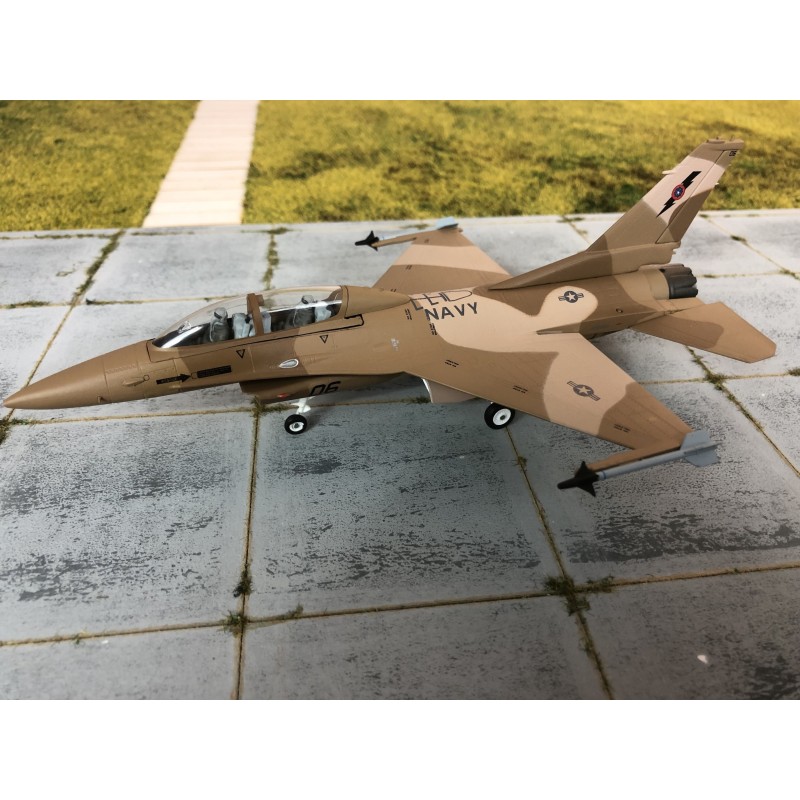 Model F-16 Fighting Falcon, skala 1:72, Witty Wings. Kamuflaż pustynny US Navy.