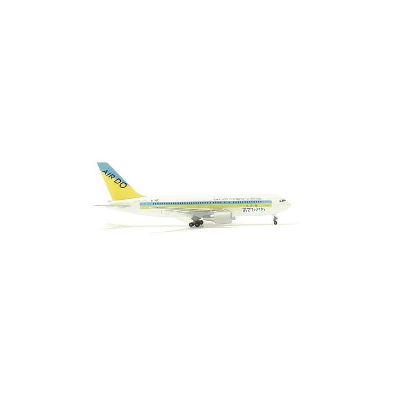 Model Air Do Boeing 767-200, skala 1:500, HERPA. Biały kadłub, żółto-niebieski ogon, logo AIR DO.