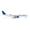 Model samolotu Airbus A330-300, skala 1:500, HERPA, w malowaniu Air Luxor.