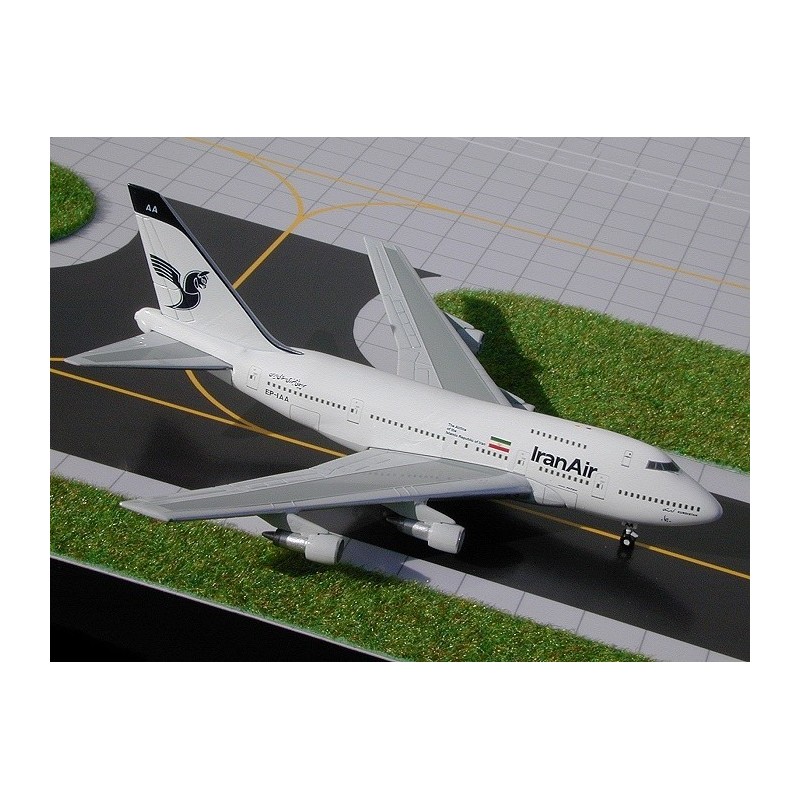 Model redukcyjny Boeing 747SP IranAir, skala 1:400/1:500, Gemini/Herpa. Biały kadłub, logo IranAir, ogon z symbolem ptaka.