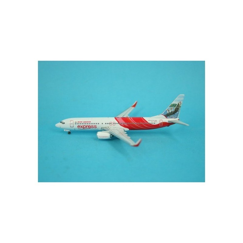 Model redukcyjny Boeing 737-800 Air India Express "Boat", skala 1:200, metalowy. Czerwono-biały kadłub z logo linii lotniczej.