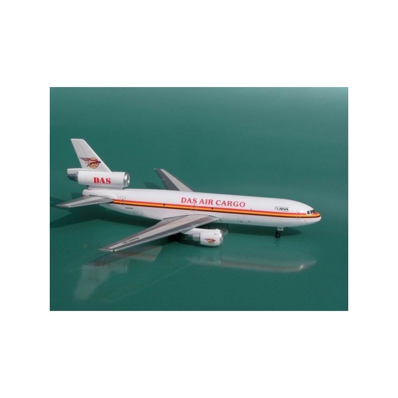 McDonnell Douglas DC-10-30, skala 1:400, Das Air Cargo, biały kadłub z pomarańczowym paskiem i czerwonym napisem.