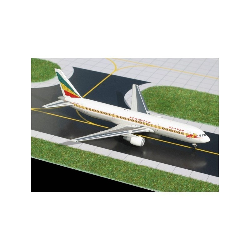 Model redukcyjny Boeing 767-300, skala 1:400, Gemini Jets. Malowanie Ethiopian Airlines, detale linii lotniczej.