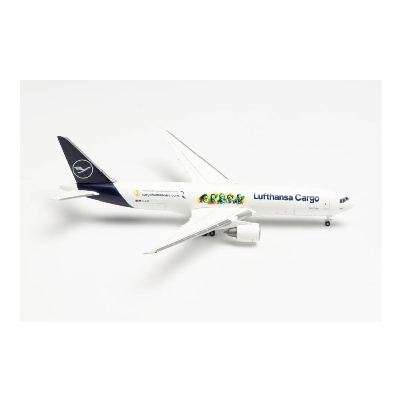 Model samolotu LUFTHANSA CARGO BOEING 777F “CARGO HUMAN CARE“ – D-ALFI “BUENOS DÍAS MÉXICO” marki Herpa HE535755