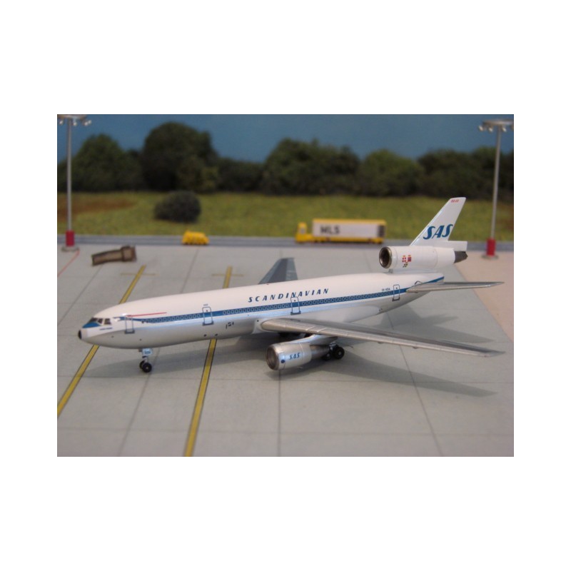 Model samolotu McDonnell Douglas DC-10-30 SAS, skala 1:400, metalowy. Malowanie Scandinavian Airlines System, detale linii lotni
