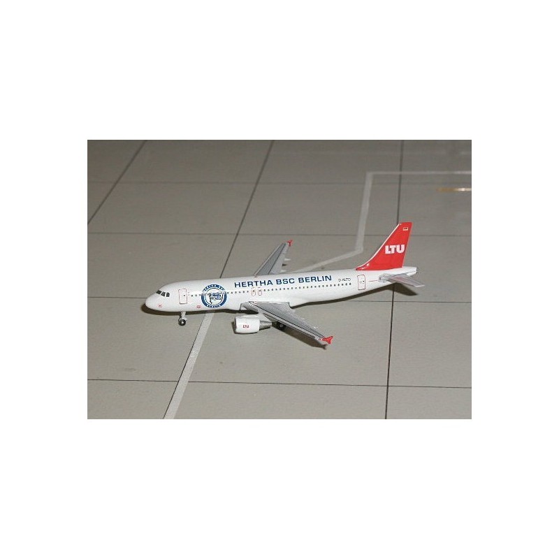 Model samolotu Airbus A320, skala 1:200, LTU, malowanie Hertha BSC Berlin.