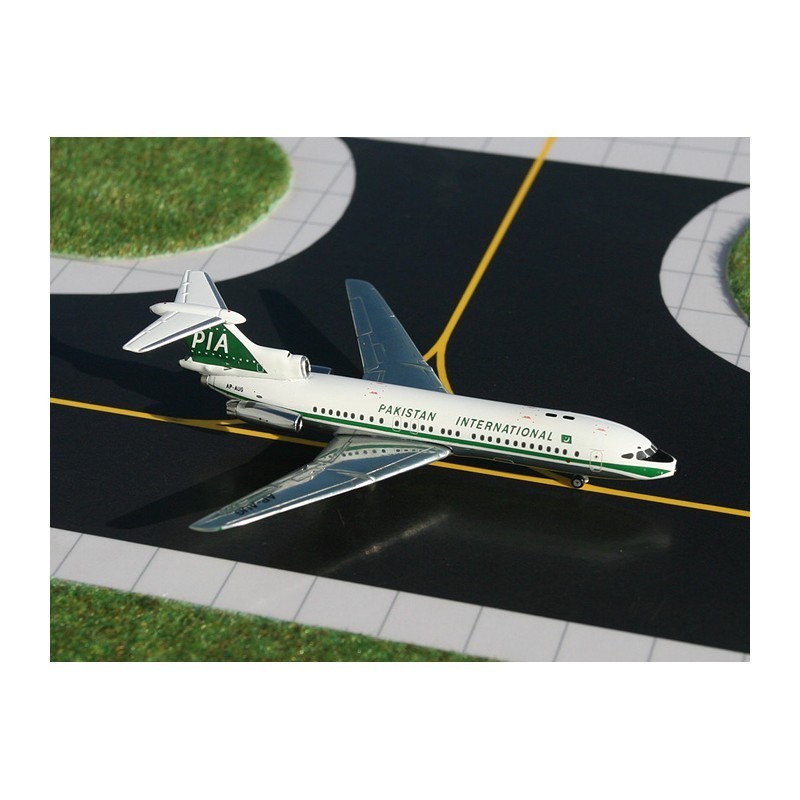 Model samolotu northeast, GeminiJets, skala 1:400, malowanie biało-zielone.