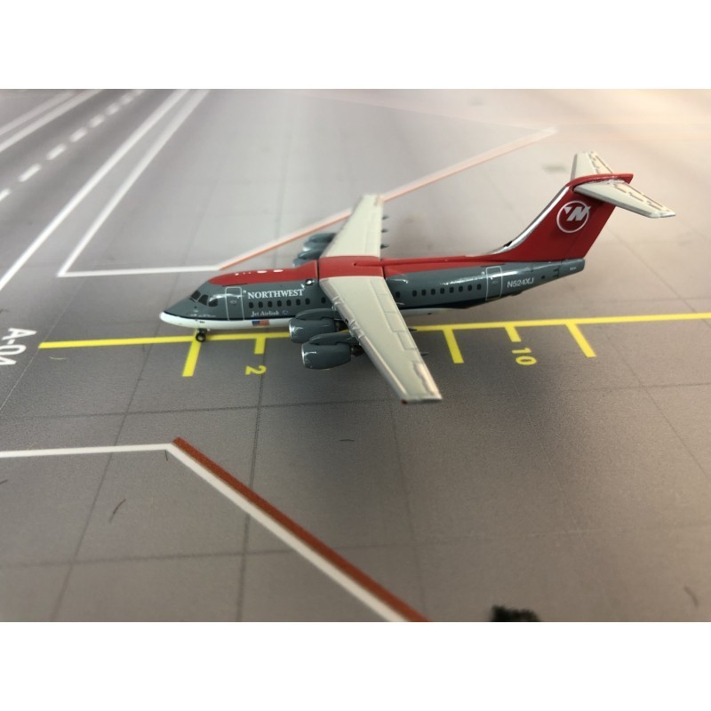 Model samolotu BAE 146, skala 1:400, GeminiJets. Malowanie Northwest Jet Airlink.