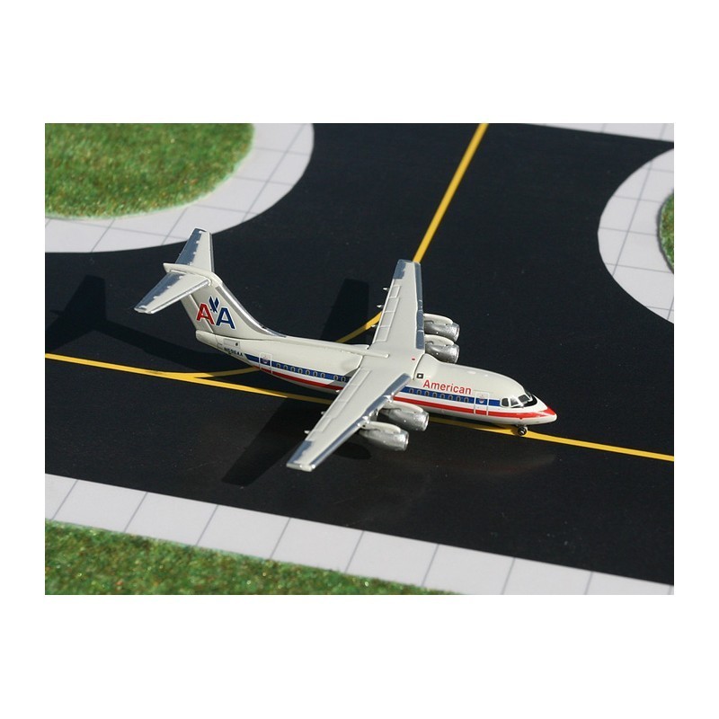 Model samolotu BAE 146, skala 1:400, GeminiJets. Malowanie American Airways.