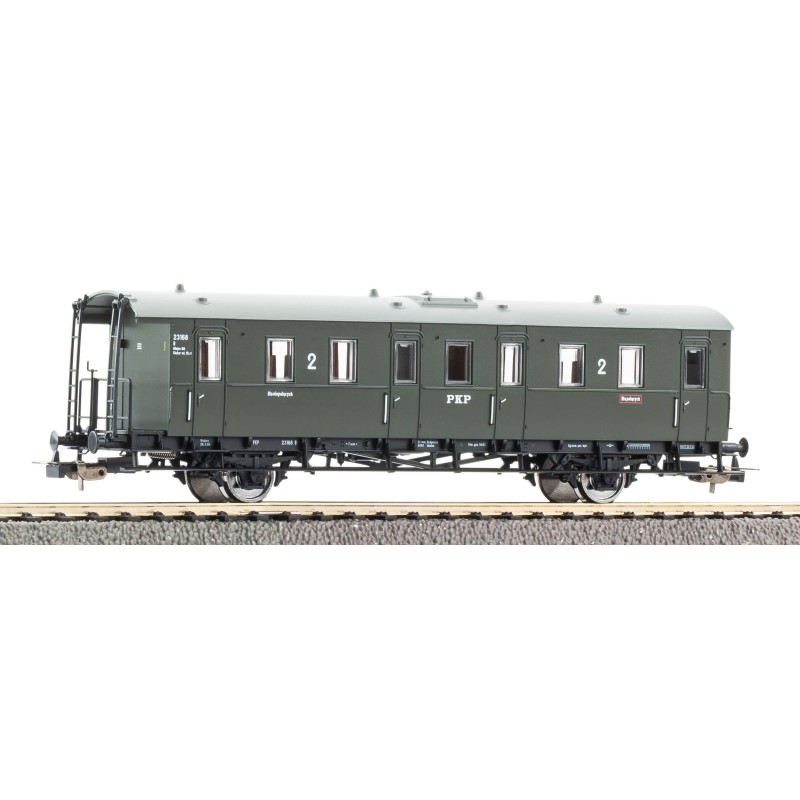 Wagon przedziałowy 2 klasy PKP PIKO 53137 H0, epoka III, szczegółowe wnętrze, przejrzyste okna i historyczne oznaczenia.