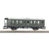Wagon przedziałowy 2 klasy PKP PIKO 53137 H0, epoka III, szczegółowe wnętrze, przejrzyste okna i historyczne oznaczenia.