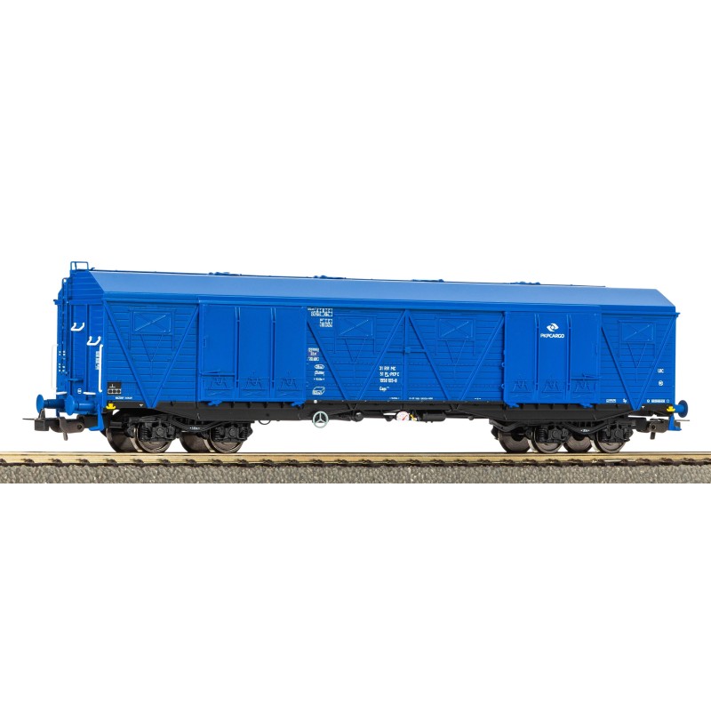 PIKO 58476 H0, wagon towarowy PKP 401Ka, niebieskie malowanie PKP CARGO, czarne podwozie, Epoka VI.