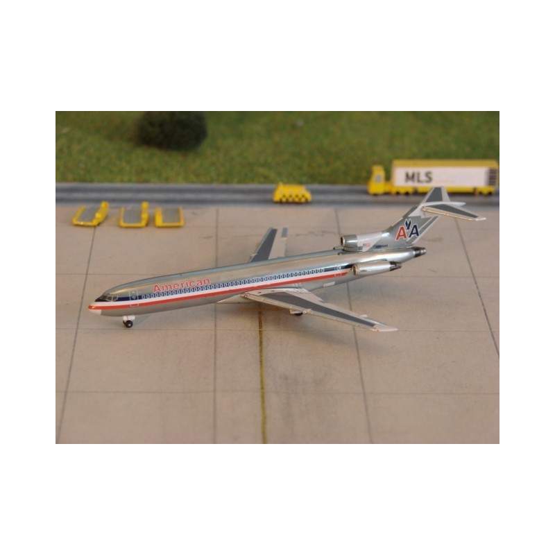 Model redukcyjny Boeing 727-200, skala 1:500, 500 Inflight, malowanie American Airlines.