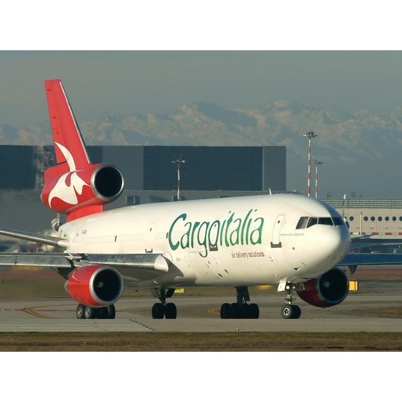 McDonnell Douglas DC-10-30 Cargoitalia, skala 1:400, czerwono-biały ogon, zielone logo.