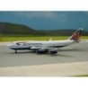 Model samolotu Boeing 747-400, skala 1:500, British Asia Airways, biały kadłub z czerwono-niebieskim ogonem i logo.