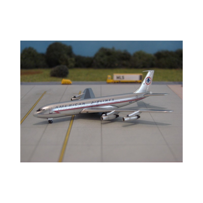 Model redukcyjny Boeing 707-300, skala 1:500, American Airlines. Srebrny kadłub z czerwonym paskiem, logo linii lotniczej.