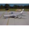 Model redukcyjny Boeing 707-300, skala 1:500, American Airlines. Srebrny kadłub z czerwonym paskiem, logo linii lotniczej.