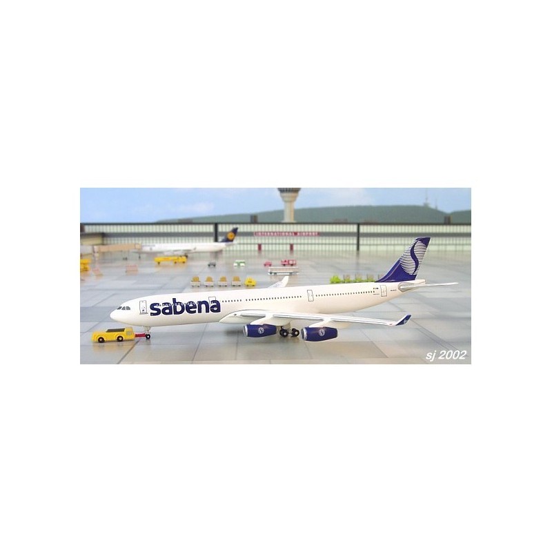 Model redukcyjny Airbus A340-300, skala 1:500, StarJets. Malowanie linii Sabena, biały kadłub z niebieskimi akcentami.