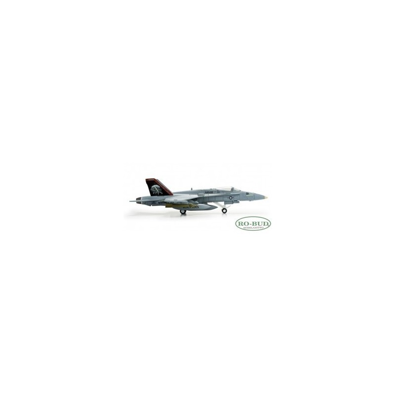 Model F/A-18C Hornet "Werewolves" VMFA-122, skala 1:72, HERPA. Szary myśliwiec z czerwono-czarnym ogonem i wilkiem.