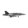 Model VFA-83 McDonnell Douglas F/A-18C Hornet "Rampagers" CAG Bird, skala 1:200, HERPA. Szary myśliwiec z czarno-żółtą dekoracją