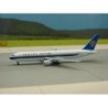 Model samolotu Boeing 767-300 China Southern Airlines, skala 1:500. Biały kadłub z niebieskim ogonem i logo linii lotniczej.