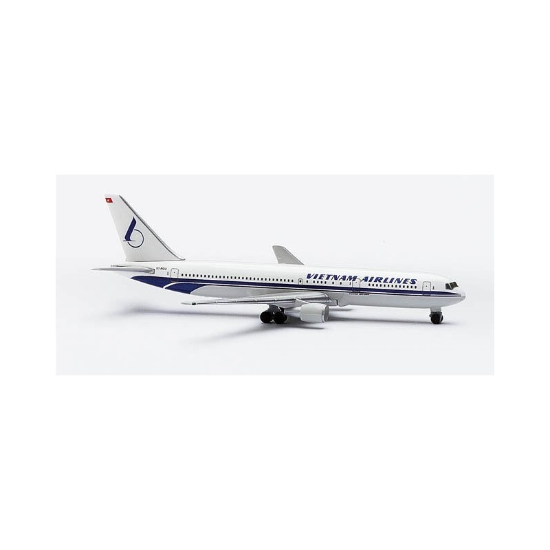 Model redukcyjny Boeing 767-300, skala 1:500, HERPA. Malowanie Vietnam Airlines, biały kadłub z niebieskimi akcentami.