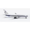 Model redukcyjny Boeing 767-300, skala 1:500, HERPA. Malowanie Vietnam Airlines, biały kadłub z niebieskimi akcentami.