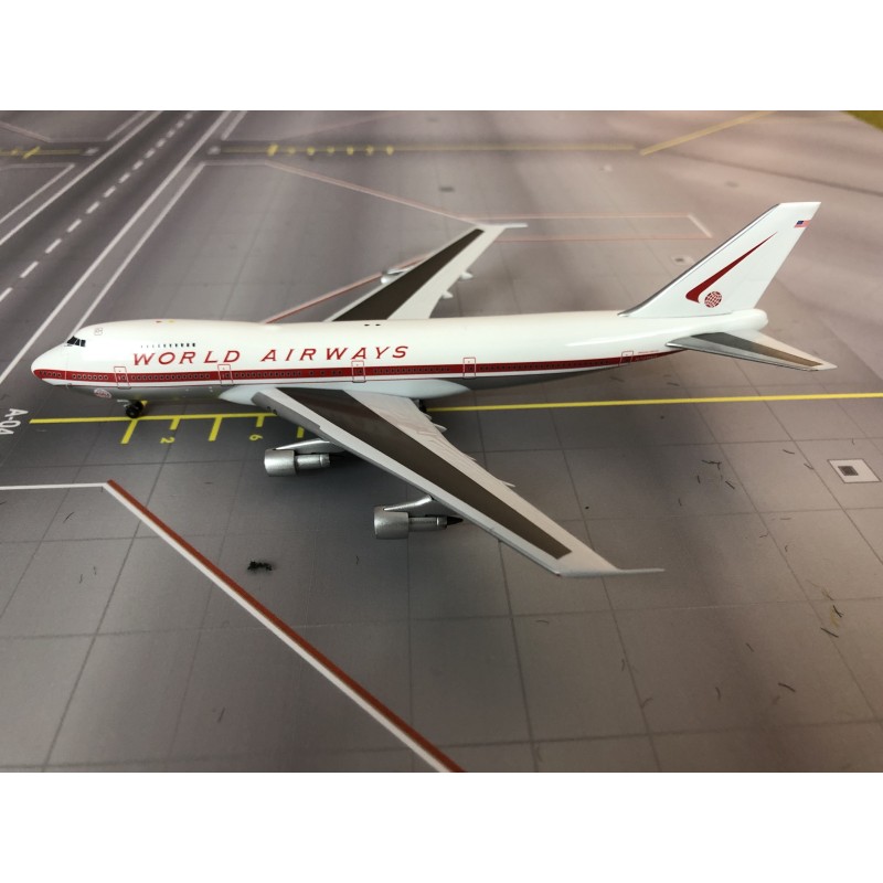 Model samolotu Boeing 747-200, skala 1:400, AVIATION400. Malowanie World Airways.