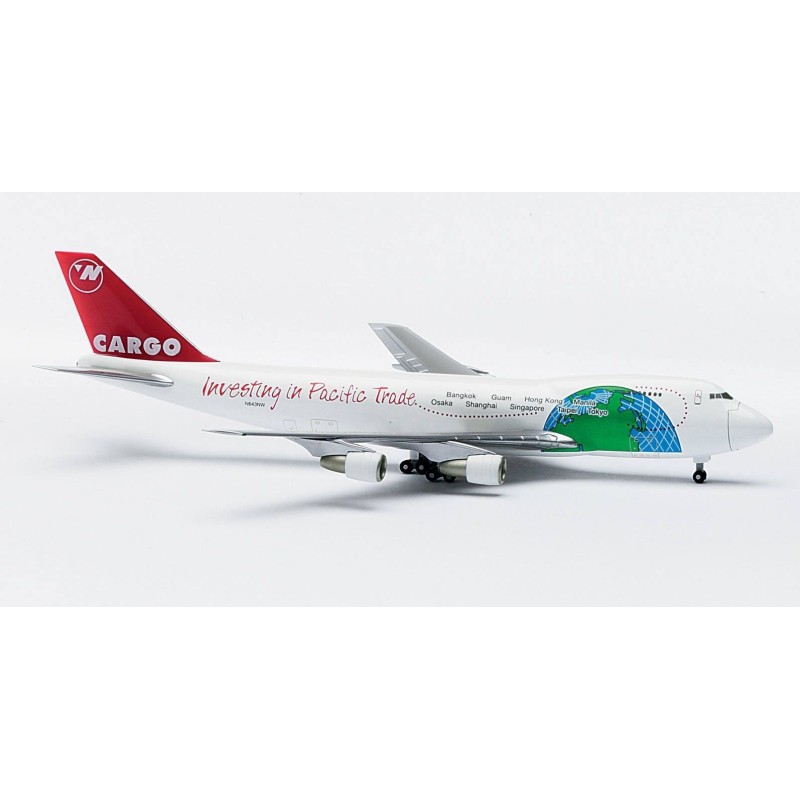 Model redukcyjny Northwest Cargo Boeing 747-200F, skala 1:500, HERPA. Biały kadłub, czerwony ogon z napisem CARGO, mapa świata z