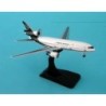 Model samolotu McDonnell Douglas DC-10 Nigeria Airways, skala 1:400, metalowy. Biały kadłub z czarno-złotymi detalami i rejestra