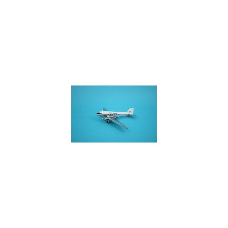 Model DC-3 Thai Airways, skala 1:250, metal i plastik. Biały kadłub, logo Thai Airways.