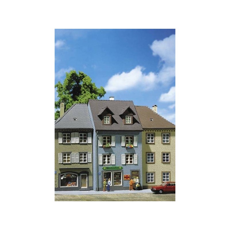 Model redukcyjny winiarni, skala 1:87, H0. Detaliczne odwzorowanie architektoniczne i otoczenia.